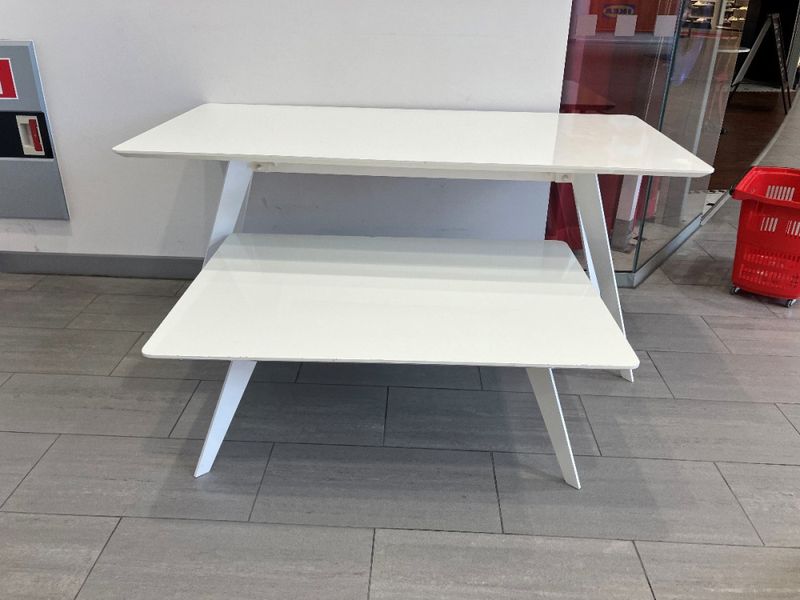 Podie/Bord vit set med 2 bord - begagnad