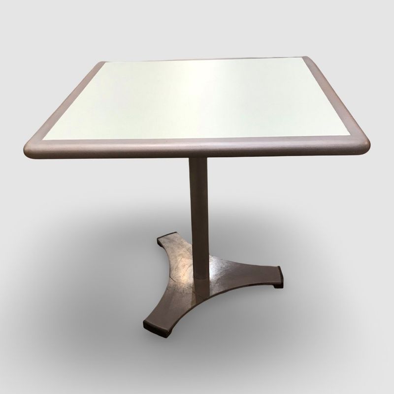 Soffbord ljusgrönt/grått 65 x 65 cm. Höjd 61 cm - begagnad