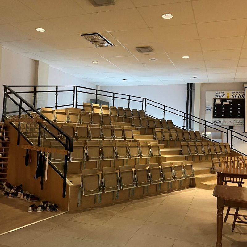 Fällstol beige plast väggmontering - begagnad